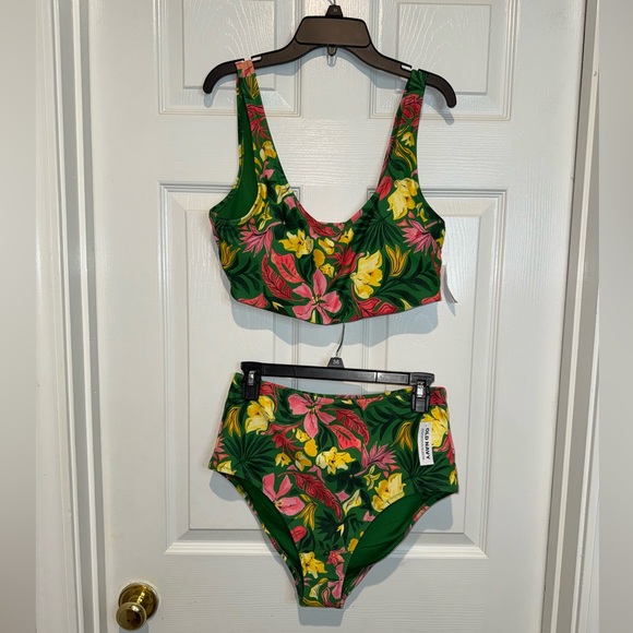 Old Navy Other - Old Navy Green Floral Bikini Set. NWT. Size L/XL